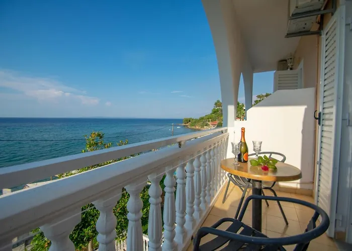 Agoulos Beach Hotel
